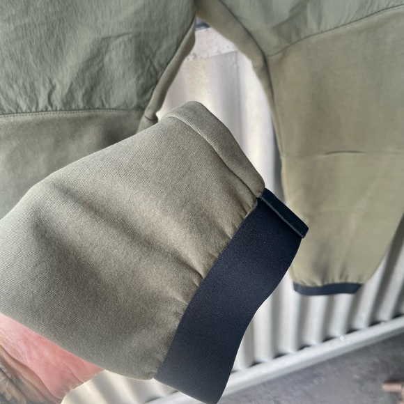 2 tone Nike Tech olive joggers (L) - Picture 6 of 8